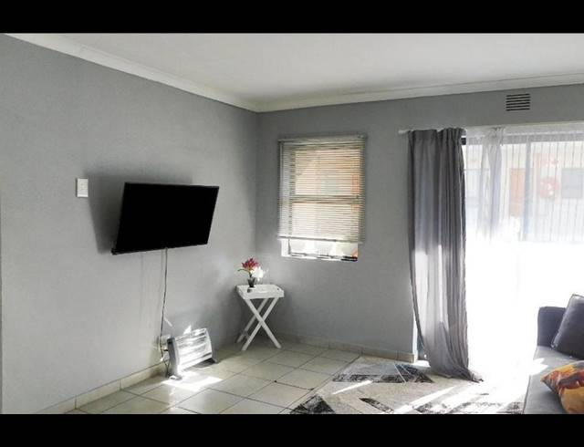 2 BEDROOM APARTMENT FOR SALE IN NEWLANDS EAST